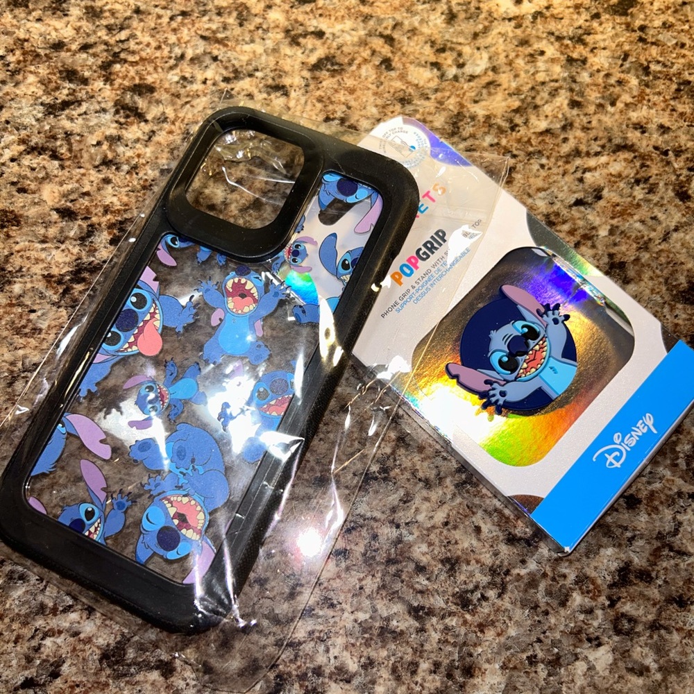 Disney Parks Stitch 3-D Effect iPhone 13 Pro Case Cover an Stitch Pop Socket